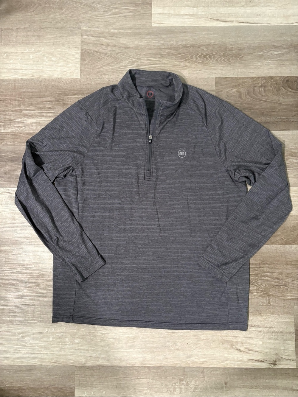 TravisMathew Men’s quarter zip pullover. XL